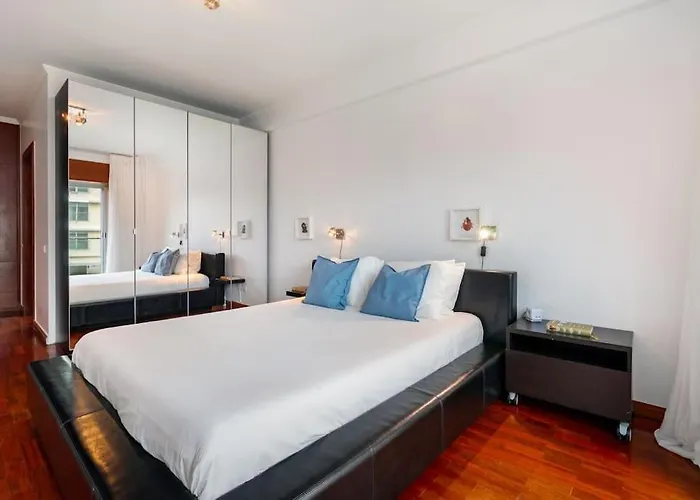 Ocean Front 2Bed Luxury W/ Elevator Parking Wi-Fi