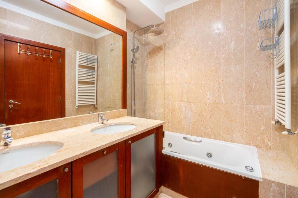 Apartment Ocean Front 2bed Luxury W/ Elevator Parking Wi-fi