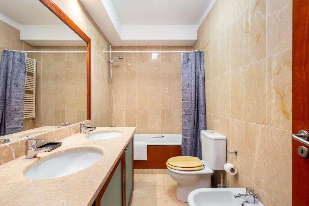 Ocean Front 2bed Luxury W/ Elevator Parking Wi-fi Matosinhos (Porto)