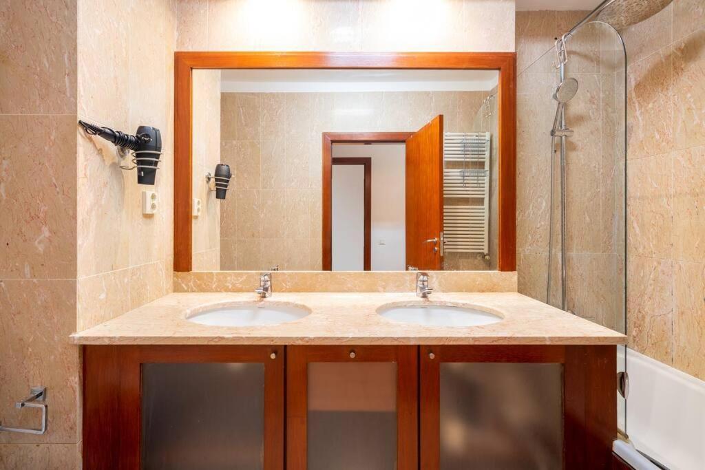 Ocean Front 2bed Luxury W/ Elevator Parking Wi-fi