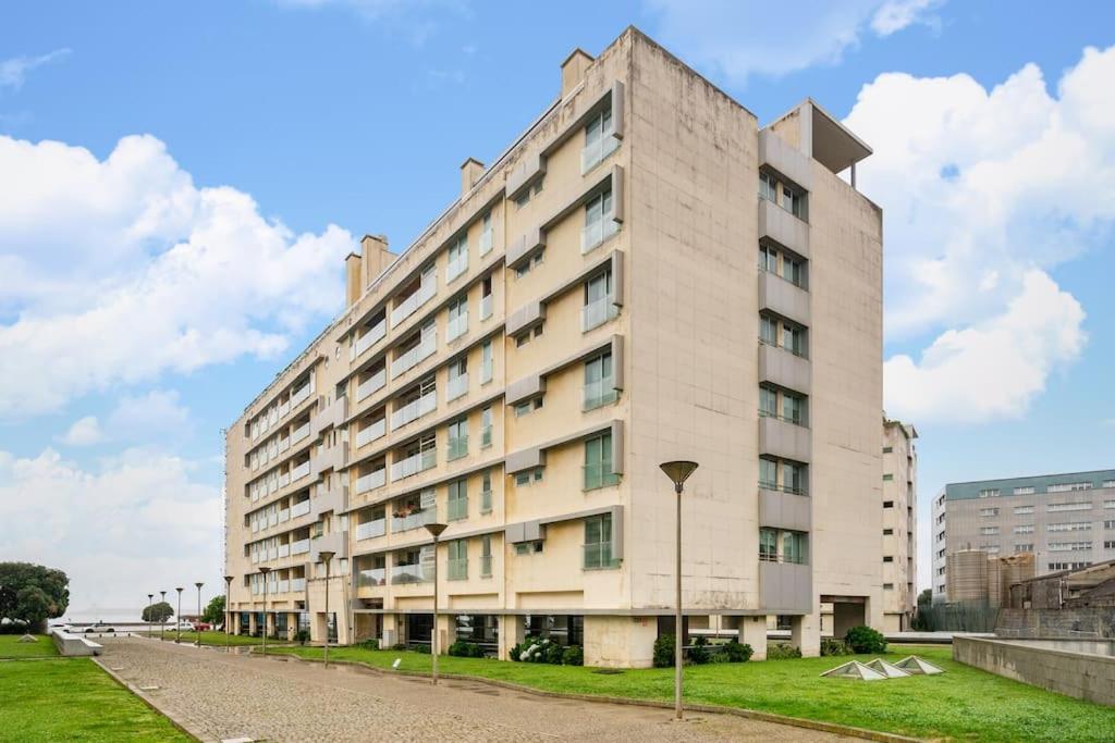 Ocean Front 2bed Luxury W/ Elevator Parking Wi-fi Matosinhos (Porto)